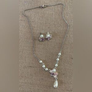 AVON SAO 1990’s MELISSIA NECKLACE AND EARRINGS 16”